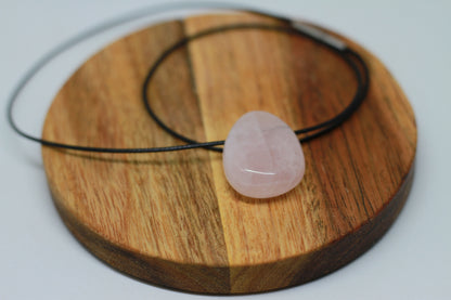 Rosenquarz Anhänger mit Kette
