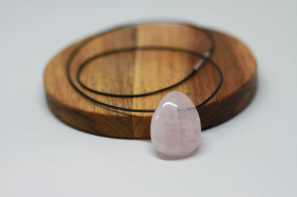 Rosenquarz Anhänger mit Kette
