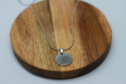 Edelstahlkette Geburtsblume Juli Seerose Silber